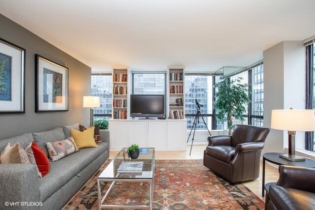 Foto del edificio - 260 E Chestnut St