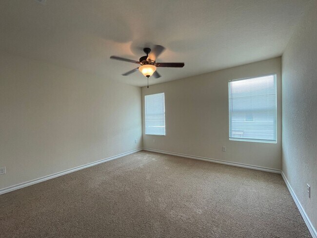 Building Photo - Townhome for rent