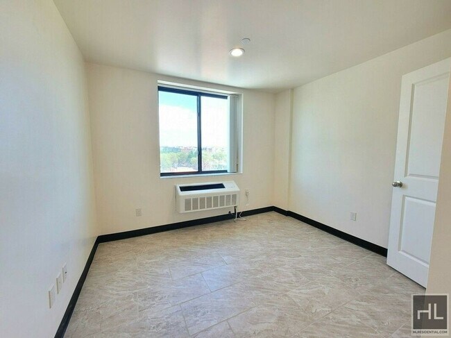 Building Photo - 461 Winthrop St
