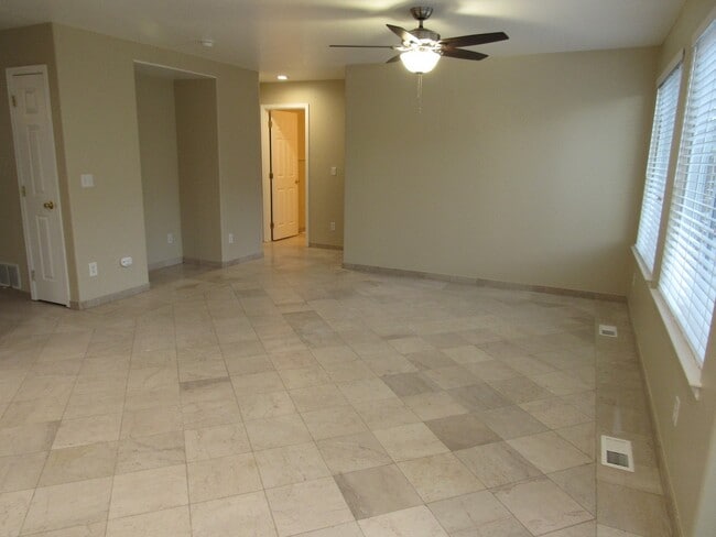 Building Photo - Spacious 4 bedroom plus loft in Brighton