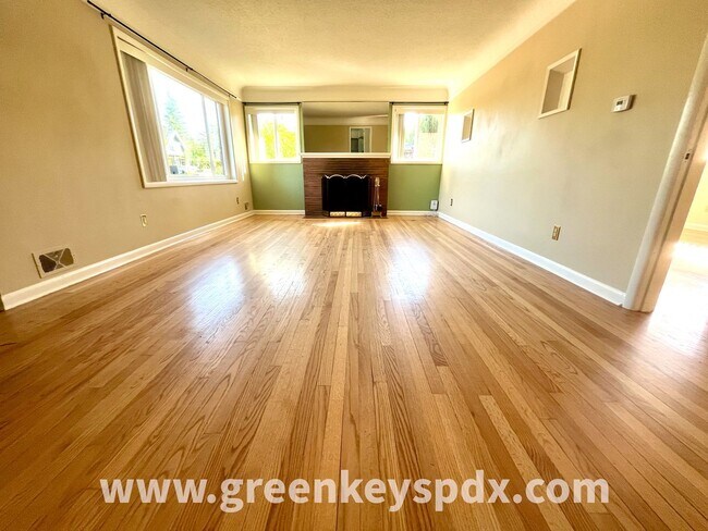 Building Photo - N Albina Duplex