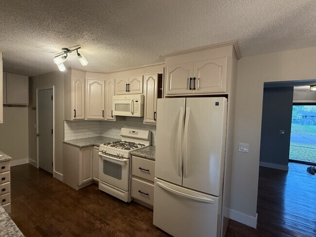 Foto del edificio - 15350 Drexel Way