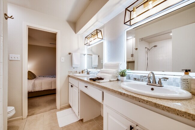 Photo - 8810 Vista Oaks Cir House