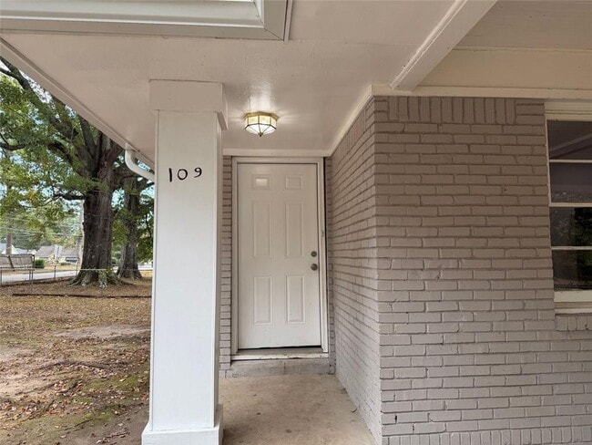 Building Photo - 109 Scarlett Dr