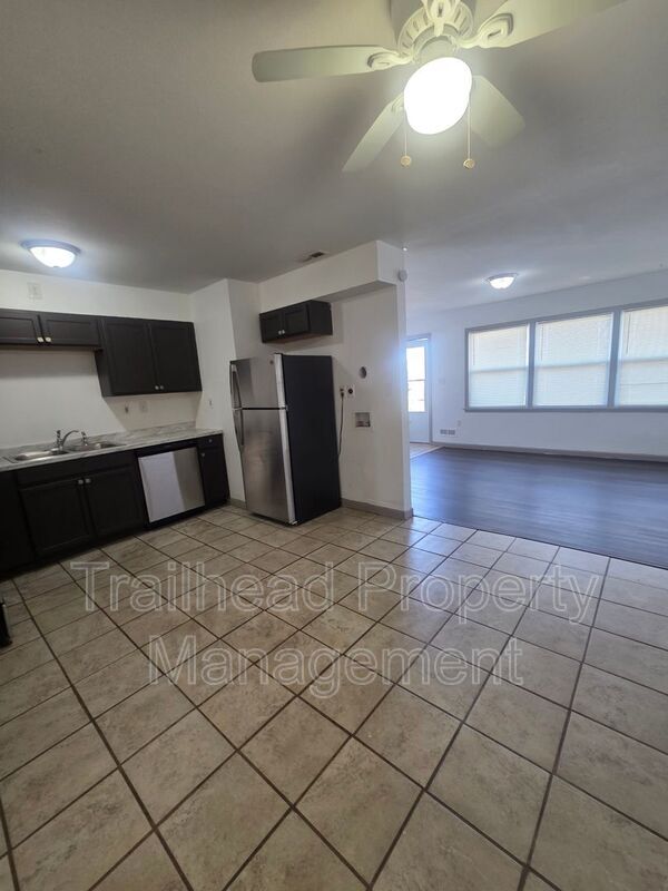 Foto del edificio - 11127 Blue Ridge Blvd