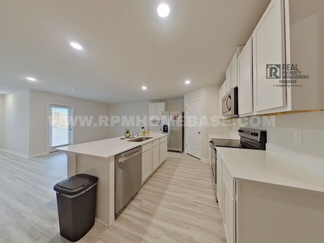 Building Photo - Home with Privacy Fence, Community Pool, and Pet-Friendly Comfort!