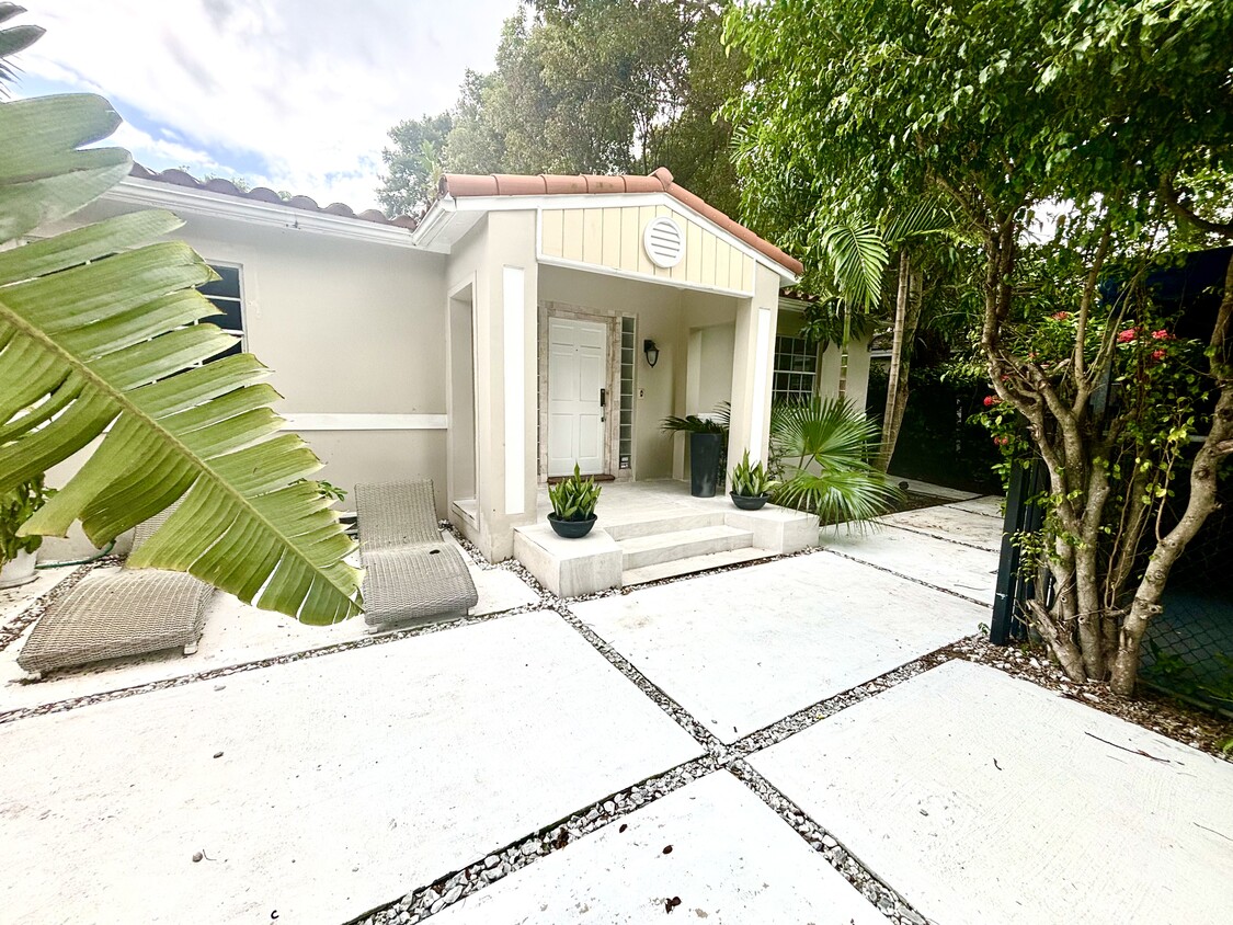 Primary Photo - 4150 Park Ave