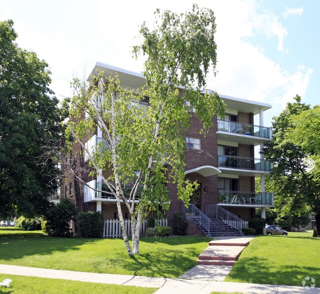 Primary Photo - 1053 Don Mills Road