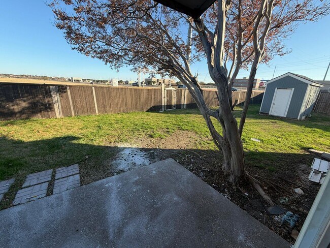 Building Photo - 2320 Montclair Cir