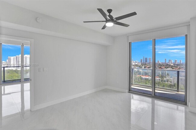 Foto del edificio - 16385 Biscayne Blvd