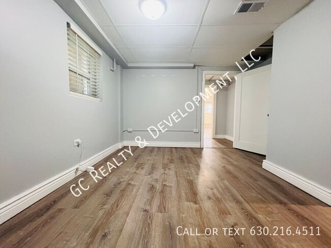 Building Photo - 6316 N Rockwell St