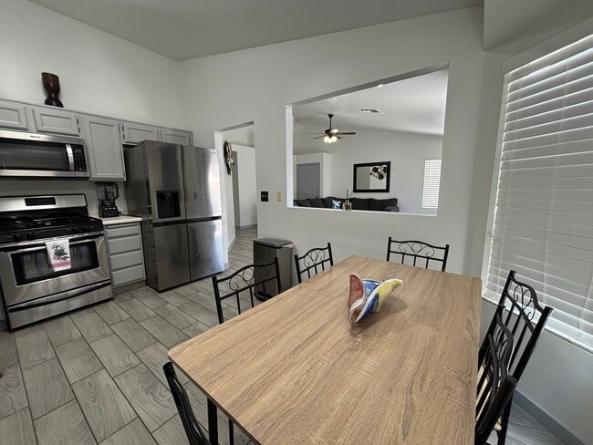 Building Photo - 6101 Wild Berry Dr