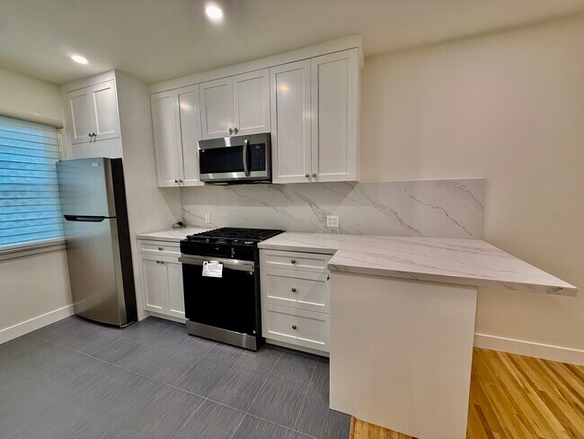 Foto del edificio - 3563 1/2 Keystone Ave