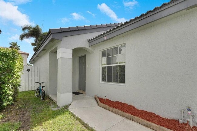 Building Photo - 17363 SW 22nd St