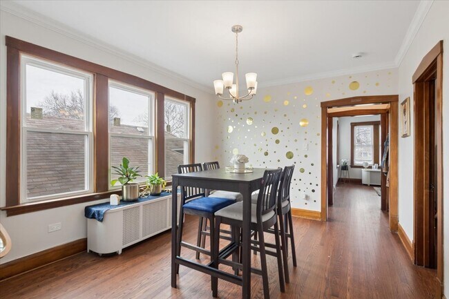 Foto del edificio - 1341 Ridgeland Ave