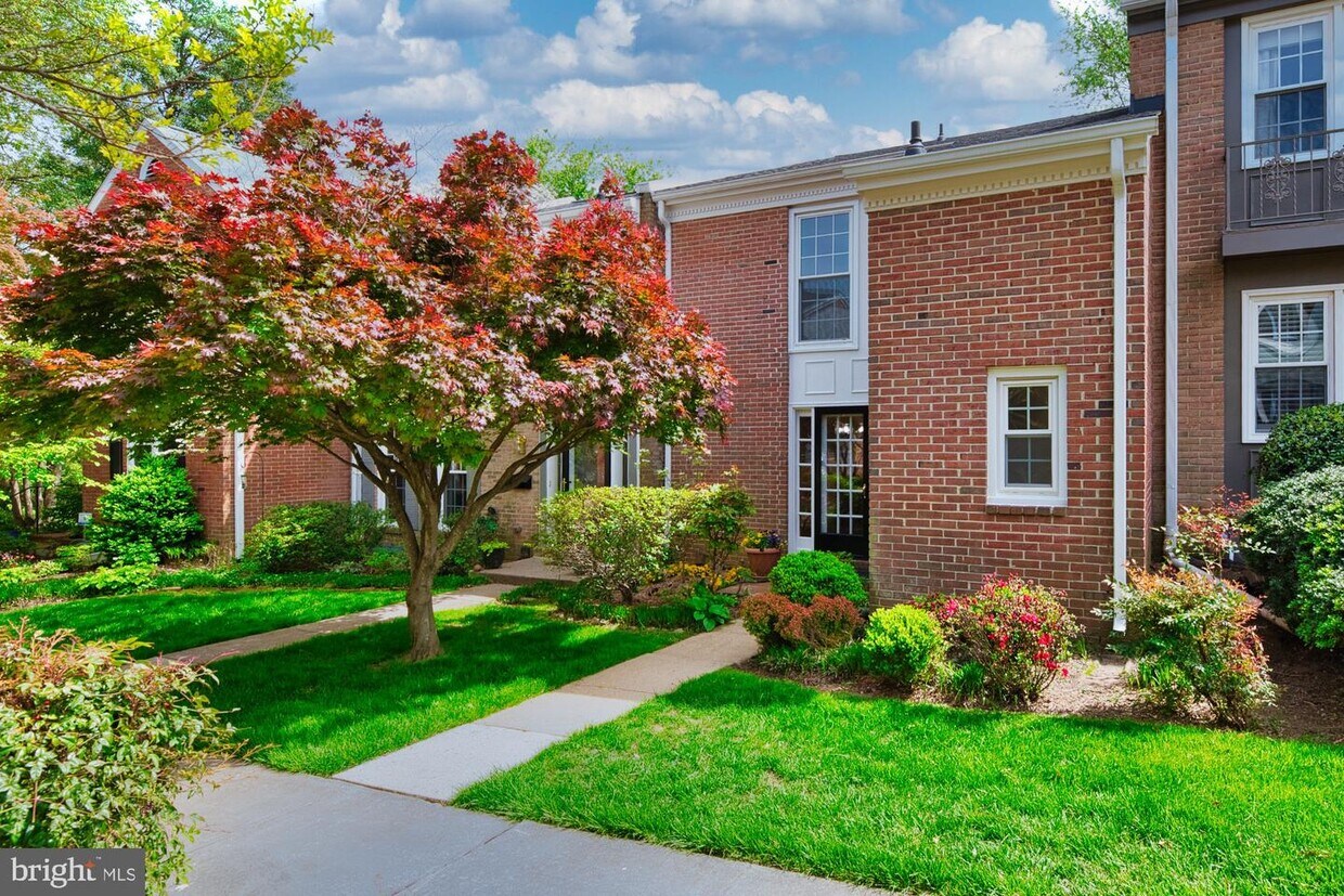 Primary Photo - 2077 Hopewood Dr