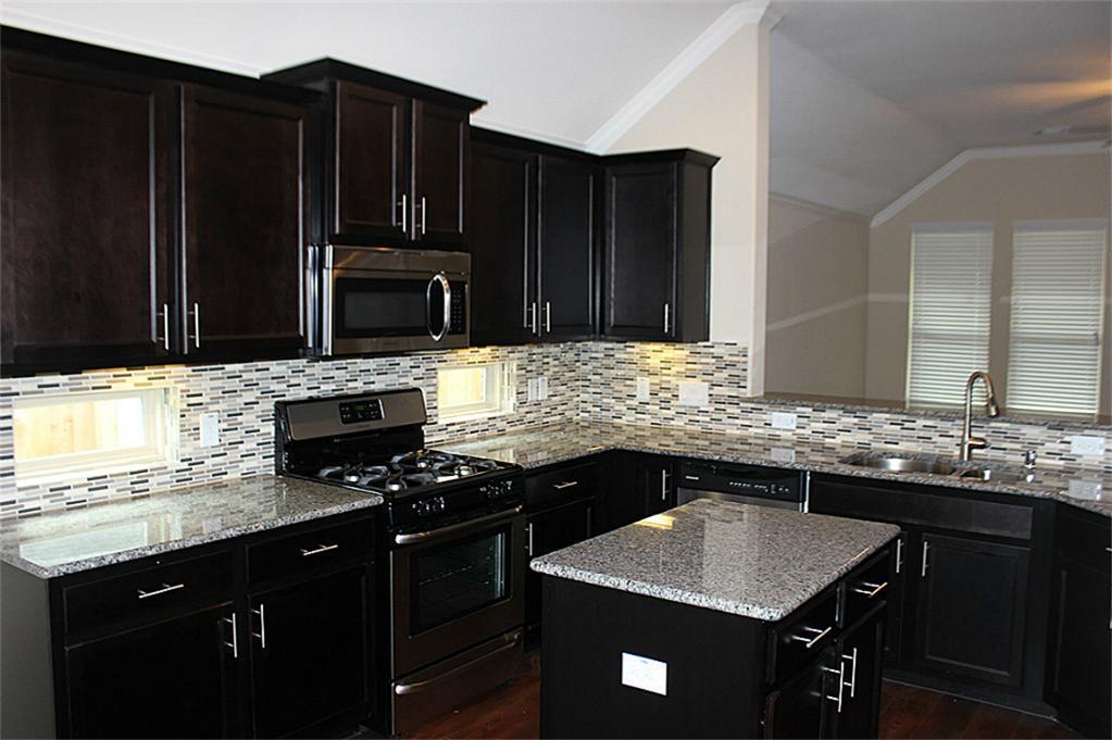 Kitchen with island - 3127 Sherbrooke Canyon Ln