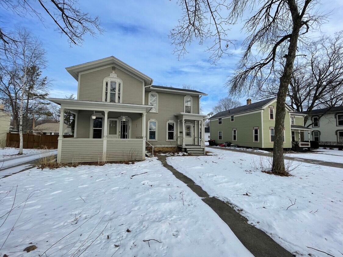 244 W Main St Unit 244, Evansville, WI 53536 Apartments at 244 W Main