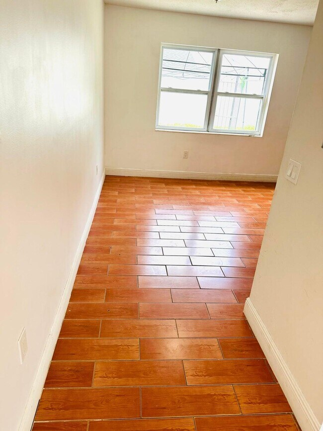 Building Photo - 1520 Barbarie Ln