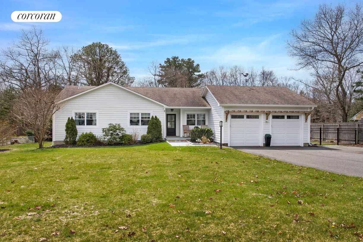 15 Birchwood Ln, East Quogue, NY 11942 House Rental in East Quogue, NY