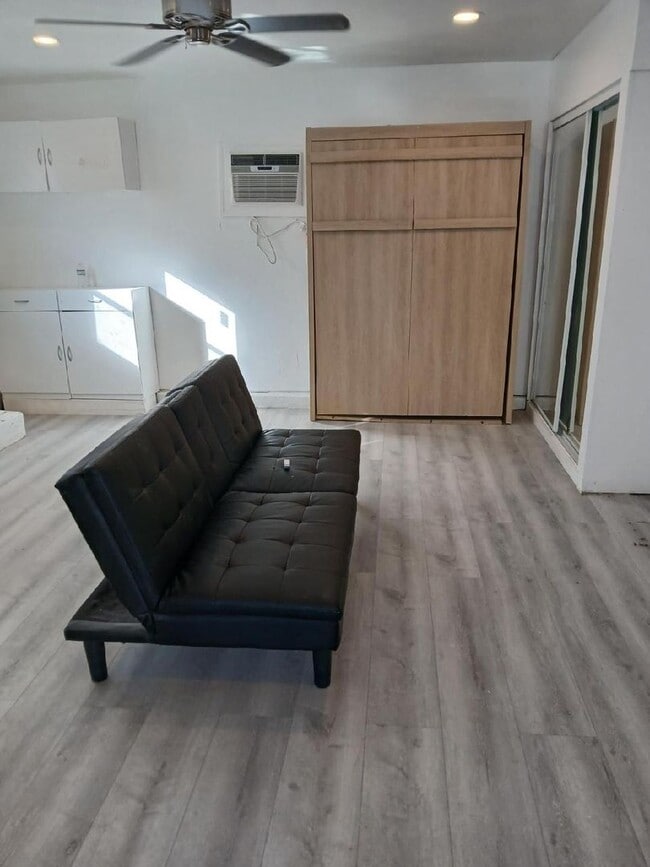 Building Photo - Great over sized ADU separate with private yard