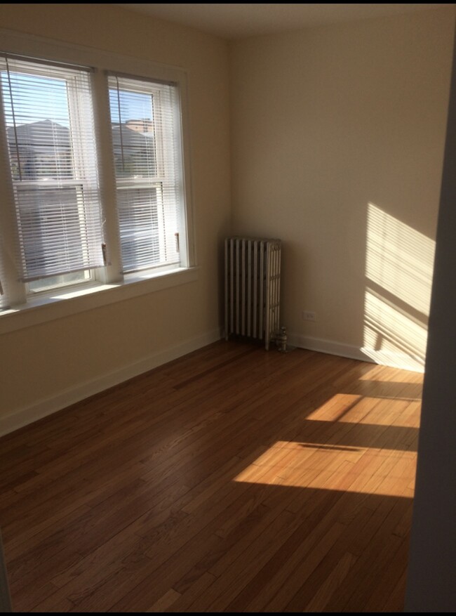 Foto del edificio - 2625 W Farragut Ave