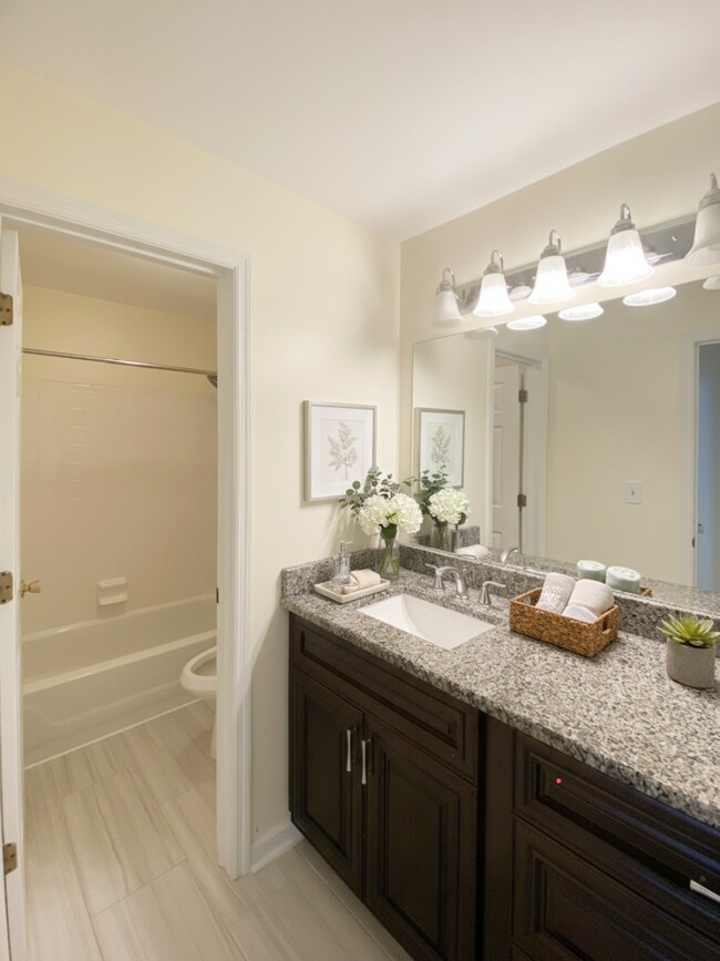 Foto del edificio - 635 Granville Ct