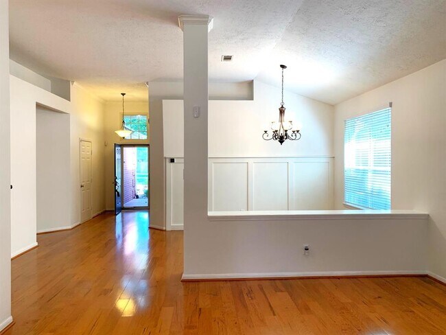 Foto del edificio - 4739 Silverlake Dr