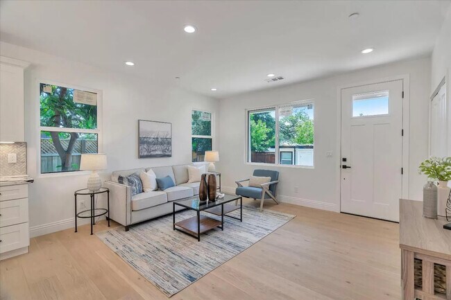 Building Photo - 10474 McVay Ave