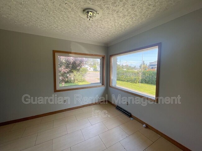 Photo du bâtiment - 1227 Regina Ave
