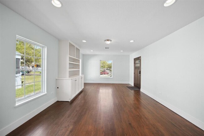 Foto del edificio - 4502 Rockwood Dr