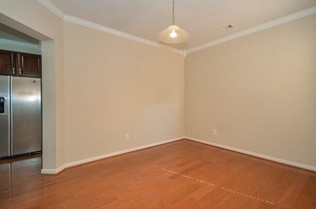 Foto del edificio - 2410 Crossmill Ln