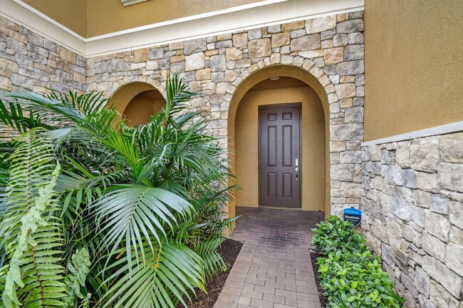 Building Photo - 10457 Wellington Parc Dr