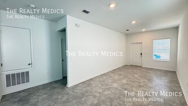 Building Photo - 3141 Laurent Lp