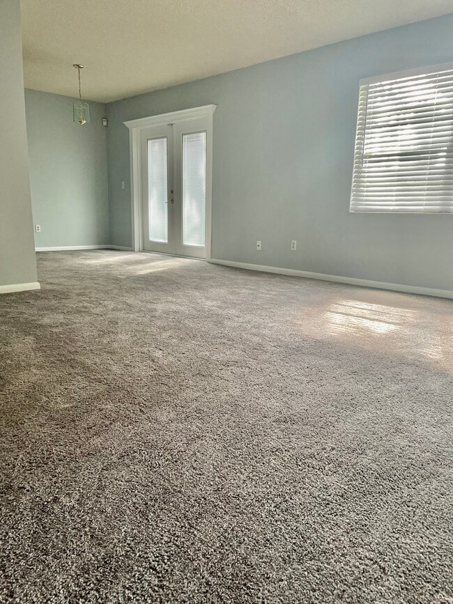 Building Photo - 8605 Misty River Ct