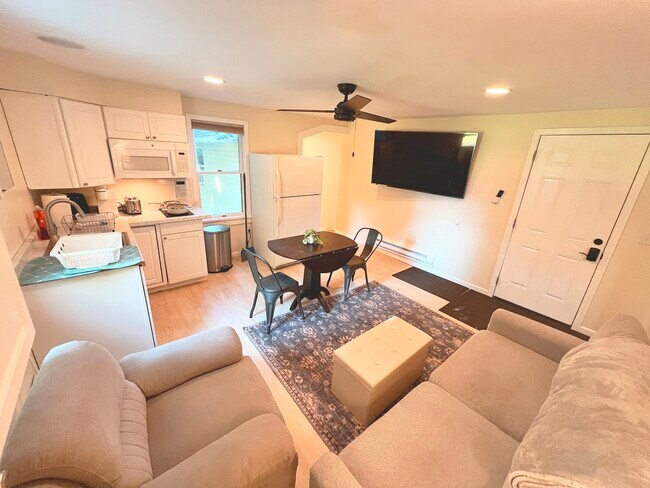Building Photo - 745 Bagdad Rd