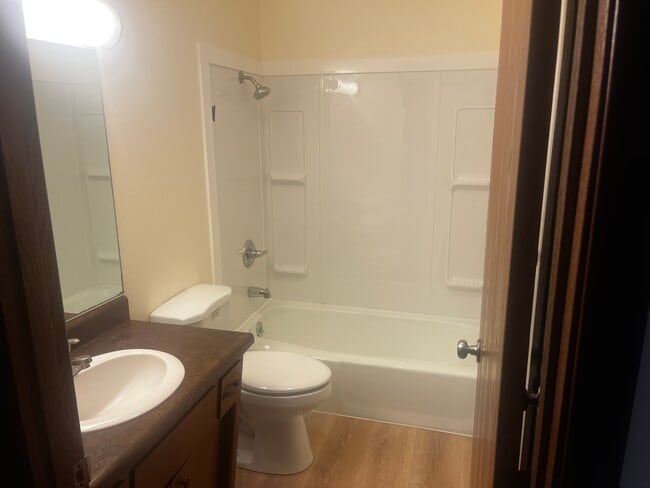 Ball with linen closet - 805 E Cedar Ave