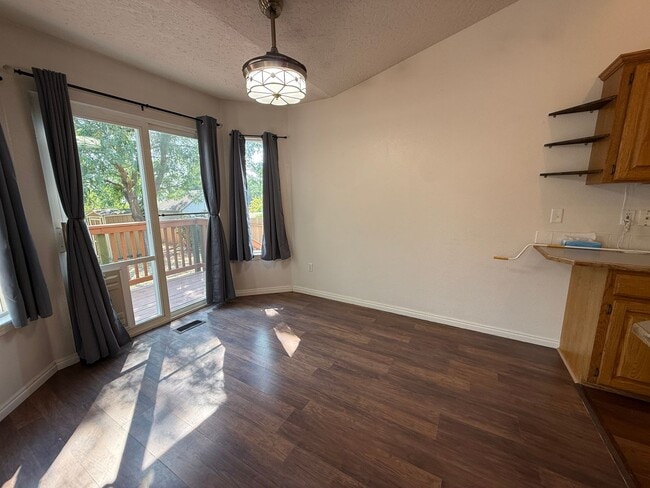 Foto del edificio - 1033 W Pennwood St