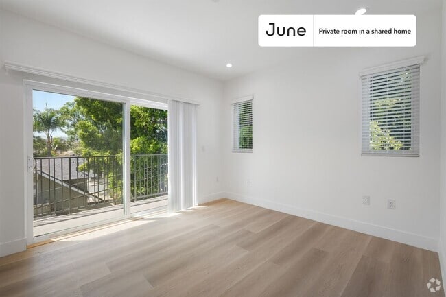 Building Photo - Private bedroom in 4 bed/3 bath Home