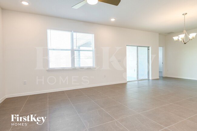 Foto del edificio - 1240 Spokane Pt