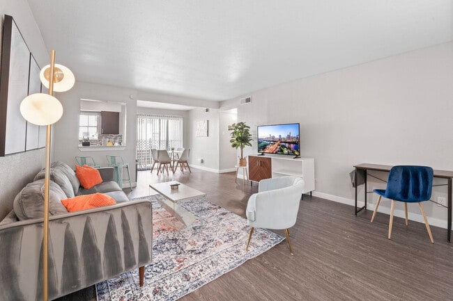 Foto del edificio - 2215 Town Lake Cir