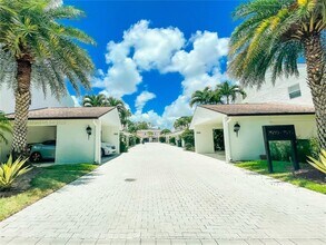 Building Photo - 7526 SW 58th Ave