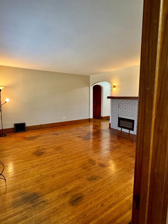 Building Photo - Charming 4-Bedroom Home in Private Setting...