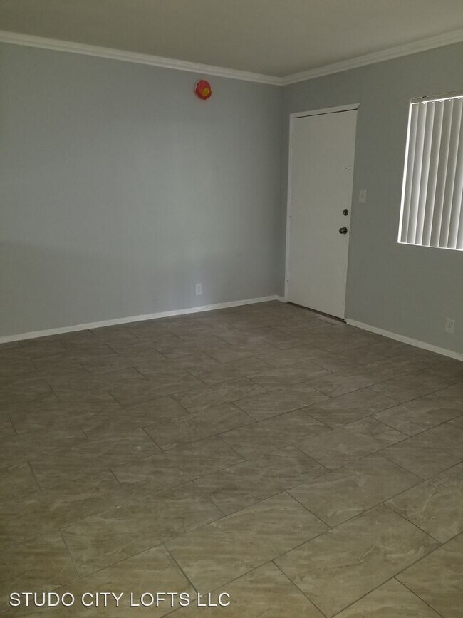 Foto del edificio - 5741 Carlton Way