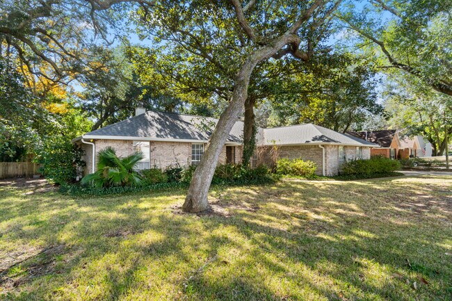 Foto del edificio - 4139 Sandy Bluff Dr W