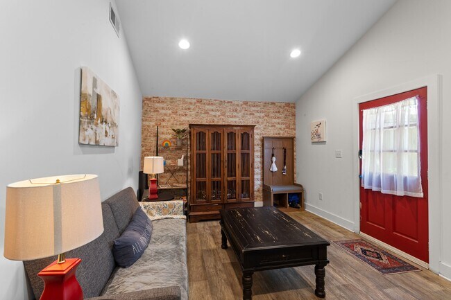 Foto del edificio - 413 Lockland Dr