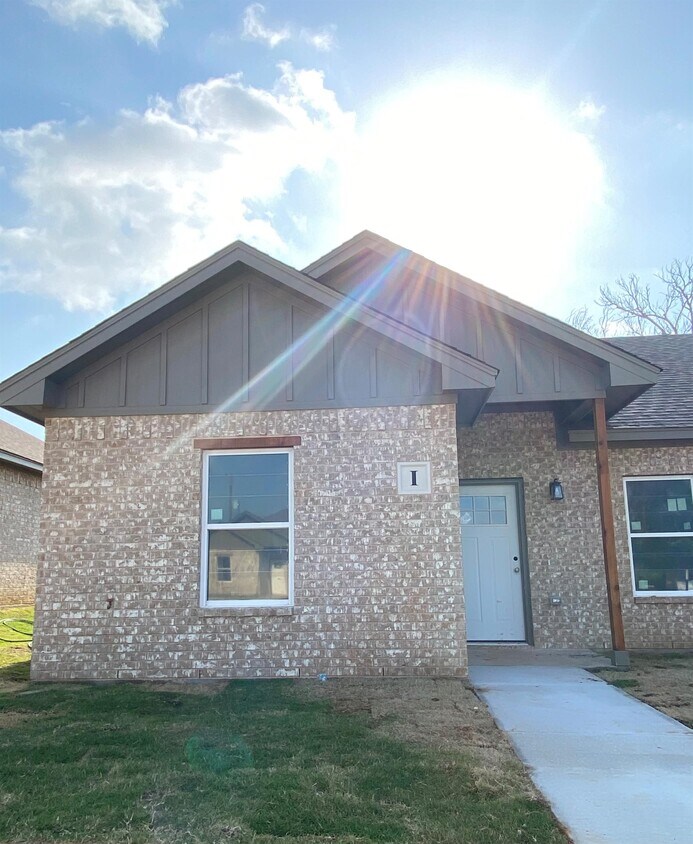 1531 W Kilpatrick Ave, Cleburne, TX 76033 House Rental in Cleburne, TX