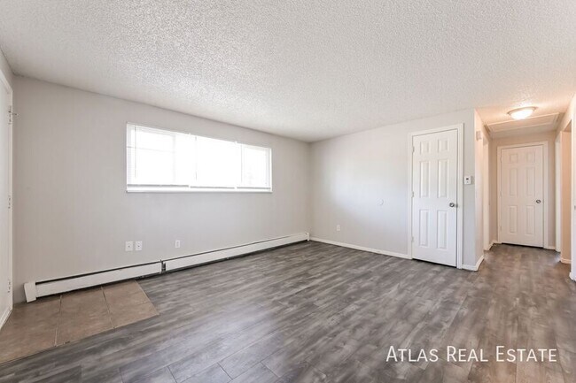 Foto del edificio - 910 Bishop Ct