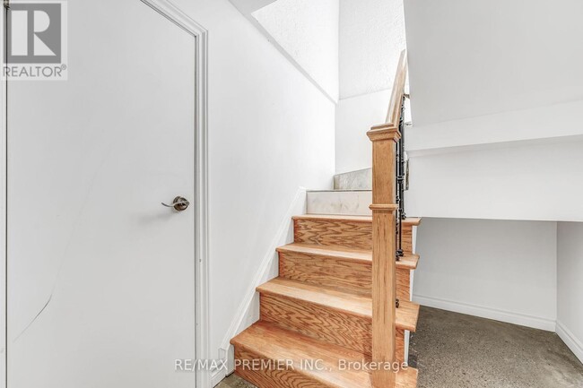 Building Photo - 20 Airley Crescent