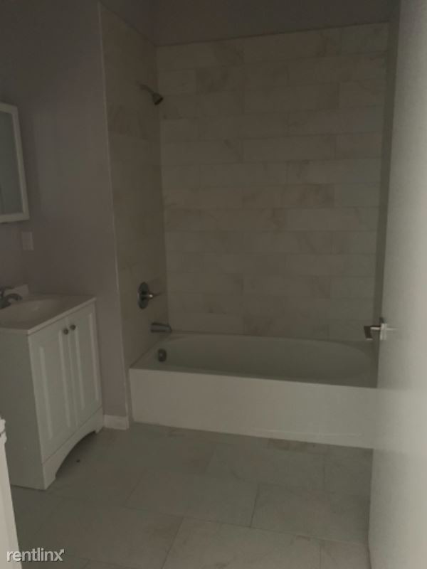 Foto del edificio - 2 br, 1 bath Apartment - 40 12th Ave